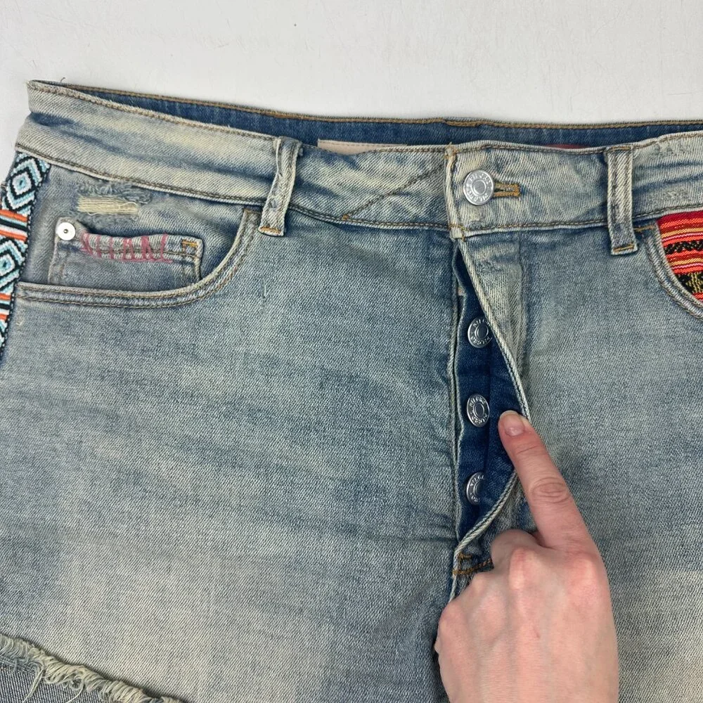 Anthropologie Pilcro Signature High‎ Rise Embroidered Western Denim Short 30 - Picture 7 of 13